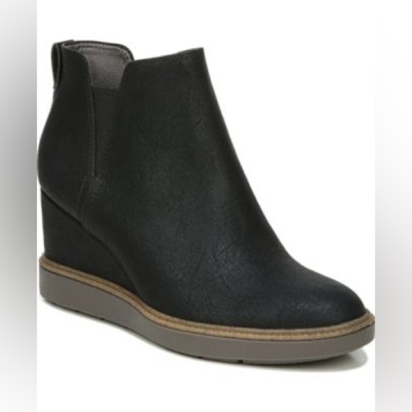 Shoes - Picture 1 of 8